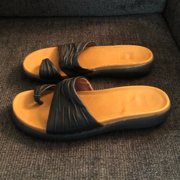 Sandals - Picture 2 of 3